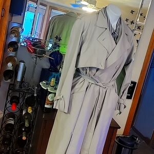 Fleet street. Trenchcoat. Tan. 12